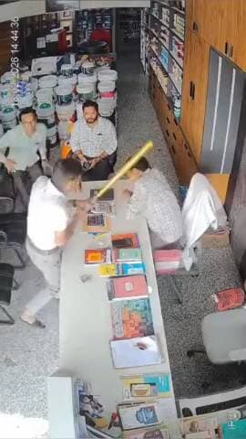 सिरोही: सिरोही के पिंडवाड़ा में जमीन विवाद ने लिया हिंसक रूप, डॉक्टर ने दुकानदार पर डंडे से किया हमला, घटना सीसीटीवी में कैद