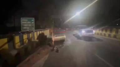 पटना ग्रामीण: चितकोहरा पुल पर सड़क कार्य के दौरान रोलर खराब, आवागमन बाधित, चार पहिया वाहन डायवर्ट