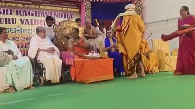 మంత్రాలయం: మంత్రాలయం రాఘవేంద్ర స్వామి పట్టాభిషేక మహోత్సవాల సందర్భంగా పలువురు ప్రముఖులకు పీఠాధిపతి అవార్డులు ప్రధానం..