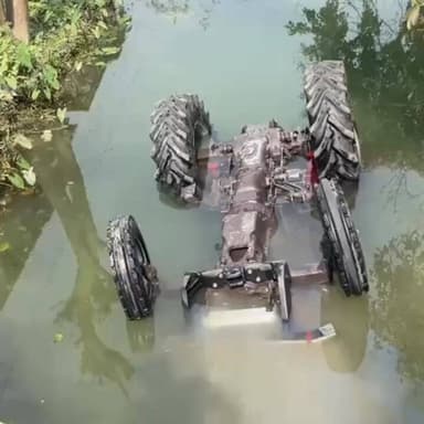 श्रीनगर थाना क्षेत्र के कादीर चौक के समीप अनियंत्रित ट्रैक्टर पलटा बार-बार बच्चा चला की जान
#up #motihari #travel #gor...