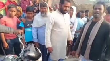 धोरैया: पेयजल संकट से ग्रामीणों का फूटा आक्रोश, काठबनगांव के समीप किया सड़क जाम