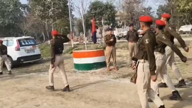 शिवहर: एसपी शुभांक मिश्रा सुबह-सुबह पुलिस केंद्र शिवहर पहुंचे, किया निरीक्षण