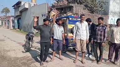 स्वार: लोहर्रा इनायत गंज गांव में खनन के ओवरलोड ट्रैक्टर-ट्रॉली से टूटी पुलिया, ग्रामीणों में रोष