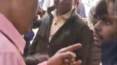 भानपुर: दरिया पुर जंगल गांव में लोगों ने चोर की आशंका में लोगों ने युवक को पेड़ से बांधा वीडियो शोसल मीडिया पर वायरल #वायरल