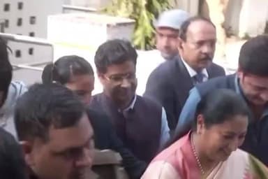 सिविल लाइन्स: दिल्ली की मुख्यमंत्री रेखा गुप्ता मरघट वाले हनुमान मंदिर में पूजा-अर्चना करने पहुंचीं