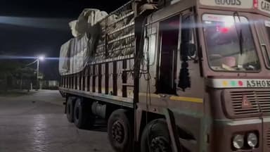 માણાવદર: ના પાજોદ પાસે ચણાની ગુણીઓની આડમાં લઈ જવાતો લાખોનો વિદેશી દારૂ ઝડપાયો