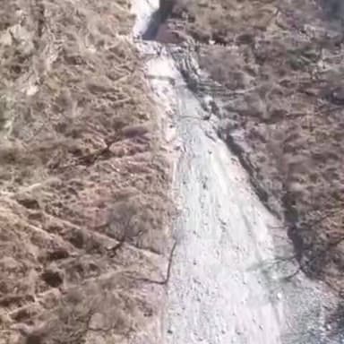 टापरी: मीरु गाँव के करीब जल विद्युत् परियोजना द्वारा फैका जा रहा जगह-जगह मलवा, तस्वीरें आईं सामने