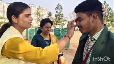 बेमेतरा: बेमेतरा के शास. बालक उच्चतर माध्यमिक विद्यालय में कक्षा 12वीं की परीक्षा दे रहे बच्चों को पार्षद ने किया सम्मानित