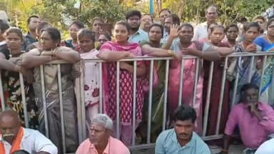 ராசிபுரம்: அங்காள பரமேஸ்வரி அம்மன் கோவிலில் மயான கொள்ளை விநோத நிகழ்ச்சியில் ஏராளமான பக்தர்கள் பங்கேற்றனர்