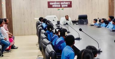 40 छात्रों ने साइंस पार्क, कलेक्ट्रेट कार्यालय और तुंगल बांध का भ्रमण।
कलेक्टर श्री अमित कुमार ने बच्चों को पढ़ाई के लिए...