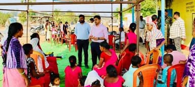 मुख्यमंत्री श्री विष्णुदेव साय की मंशानुरूप शासन की योजनाओं को अंतिम व्यक्ति तक पहुँचाने सैचुरेशन शिविरों में पहुंचे जिल...