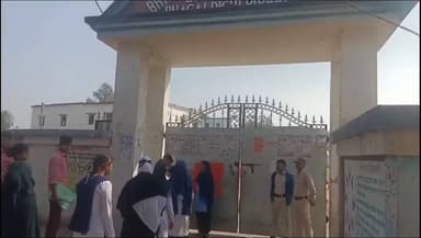 নলহাটি ২: ভগল দিঘী হাই স্কুল সহ নলহাটি ২ ব্লকের ৩টি পরীক্ষা কেন্দ্রে পর্ষদের সমস্ত নিয়ম মেনে আজ হচ্ছে ৫ম দিনের উচ্চ মাধ্যমিক