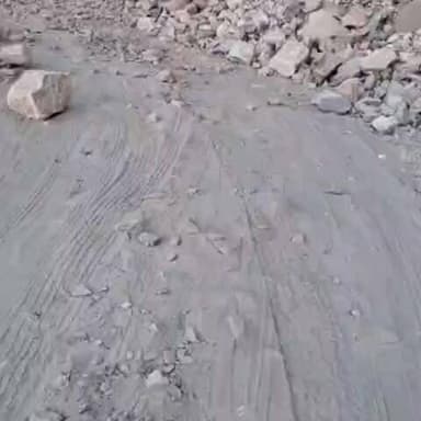 हंगरंग: मलिंग नाला समीप पहाड़ों से गिरे पत्थरों को BRO ने हटाया, सड़क मार्ग बहाल, वाहनों की आवाजाही शुरू