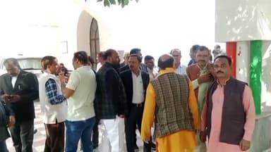 लखीमपुर: ब्राह्मण परिवार सेवा समिति ने बीएसए पर आपत्तिजनक टिप्पणियों के विरोध में कलेक्ट्रेट में डीएम-एसपी को ज्ञापन सौंपा