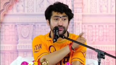 डबरा में बागेश्वर बाबा ने पूर्व मंत्री नरोत्तम मिश्रा से कहा- आपको राम सेवा और राष्ट्र सेवा का सुख मिले