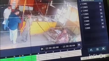 उरई: रामेश्वर चौराहे के पास बने एक होटल में दबंग ने वेटर के साथ की मारपीट, घटना सीसीटीवी में हुई कैद