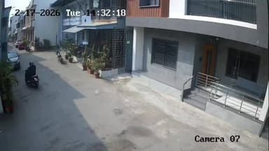 બારડોલી: ઉવા ગામે ધોળા દિવસે લૂંટનો પ્રયાસ નિષ્ફળ: કુરિયર બોય બની ઘરમાં ઘૂસેલા લૂંટારૂને વૃદ્ધે હિંમતથી ભગાડ્યો CCTV માં કેદ