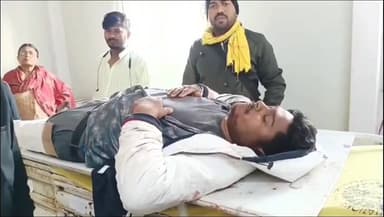 बख्तियारपुर: चंपापुर फोरलेन पर खड़े वाहन में बाइक सवार ने मारी टक्कर, गंभीर रूप से घायल, पटना रेफर