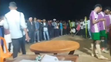 खड़गपुर: संग्रामपुर ने बघेल को 1-0 से हराकर जीता फुटबॉल टूर्नामेंट, विजेता टीम को फॉरेस्टर रवि कुमार ने ट्रॉफी से किया सम्मानित