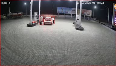 फतेहपुर: देवास गांव हाइवे पेट्रोल पंप पर 1:30 बजे फर्जी नंबर प्लेट वाली कार से कैश बैग चोरी, पेट्रोल के पैसे भी नहीं दिए...