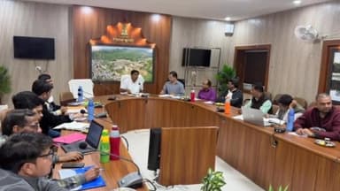 बूंदी: एडीएम ने चिकित्सा संस्थानों में दवाओं की उपलब्धता सुनिश्चित करने और मौसमी बीमारियों पर नजर रखने का दिया निर्देश