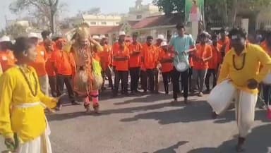 ಹನೂರು: ಮಲೆ ಮಹದೇಶ್ವರ ಬೆಟ್ಟದವರೆಗೆ ವಿಜಯೇಂದ್ರ ಯುವಸೇನೆ ಪಾದಯಾತ್ರೆ – ಕೊಳ್ಳೇಗಾಲದಲ್ಲಿ ಭರ್ಜರಿ ಸ್ವಾಗತ