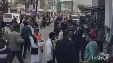 भितरवार: पेट्रोल पंप के पास मुरम से भरी ट्राली पलटने से दो लोग घायल