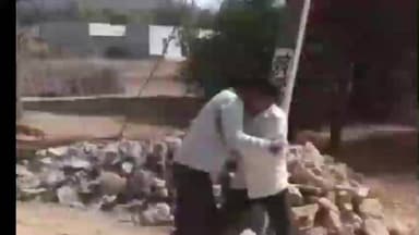 झुंझुनू: झुंझुनूं के हुकूमपुरा में बिजली कर्मचारी से मारपीट का आरोप, वीडियो सोशल मीडिया पर वायरल हुआ