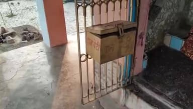 कौंच: पाड़ौरी रोड पर बड़ी माता मंदिर में दान पेटिका से पैसे चोरी कर ले गए चोर, तीन दिन बीतने के बाद भी पुलिस के हाथ खाली