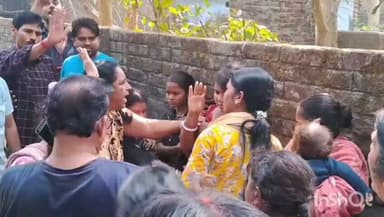 মানিকচক: দিনের আলোয় আলমারির লকার ভেঙে চুরি করে পালানোর আগেই ধরা পড়ে গেল মহিলা চোরের দল