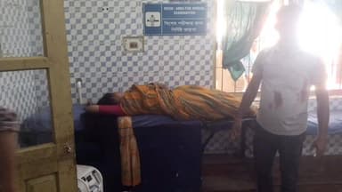 দিনহাটা ১: ভেটাগুড়ী এলাকায় বাসের ধাক্কায় এক মহিলা টোটো যাত্রী গুরুতর আহত অবস্থায় হসপিটালে চিকিৎসাধীন