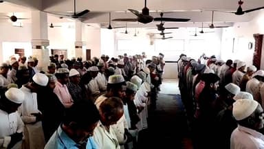 झाझा: रमजान माह के पहले जुमे पर झाझा प्रखण्ड क्षेत्र की मस्जिदों में उमड़ी भीड़, अमन-चैन की मांगी गई दुआ