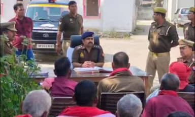 शोहरतगढ़: क्षेत्राधिकारी ने थाना शोहरतगढ़ पर आगामी त्यौहार होली आदि की दृष्टिगत चौकीदारों के साथ की बैठक