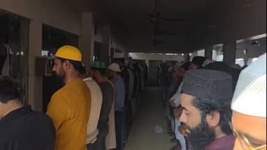 धनौरा: गजरौला चौपला पर शांतिपुर में अदा हुई जुम्मे की नमाज, पुलिस रही तैनात