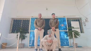 नरवर: सीहोर पुलिस ने 7 साल से फरार स्थायी वारंटी को गिरफ्तार कर न्यायालय में पेश किया