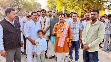 निवाड़ी: पठाराम में भागवत कथा के दौरान श्रीकृष्ण जन्म प्रसंग पर श्रद्धालु झूमे