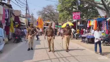 छिबरामऊ: हनुमानगढ़ से खाटू श्याम की प्रार्थना से पहले निकाली गई भव्य निशान यात्रा, सुरक्षा व्यवस्था को लेकर पुलिस रही मुस्तेद