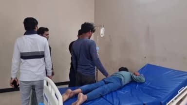 मऊरानीपुर: चितावत गांव में नशे की हालत में युवक ने खाया साबुन, हालत बिगड़ी, झांसी रेफर किया गया