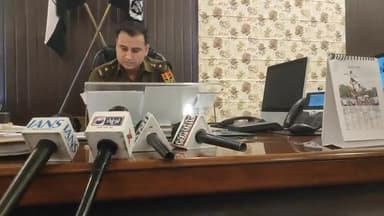 झालरापाटन: झालावाड़ जिले की जावर पुलिस ने खेत से 121 किलो गांजे की खेती करते एक आरोपी को किया गिरफ्तार