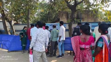 ইলামবাজার: ইলামবাজার বিডিও অফিসে রেজিস্ট্রেশন ক্যাম্পে বাংলার যুব সাথী,লক্ষী ভান্ডার প্রকল্পের নাম নথিভুক্ত করার কাজ চলছে