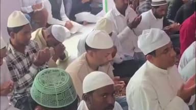 जगदीशपुर: जगदीशपुर नगर सहित प्रखंड क्षेत्र की मस्जिदों में मुस्लिम समुदाय ने जुम्मे की नमाज अदा की, अमन-चैन की मांगी दुआ