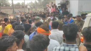 पटोरी: धमौन में बच्चा चोर की अफवाह पर विक्षिप्त महिला की पिटाई, मुखिया ने बचाई जान, पुलिस ने लिया हिरासत में