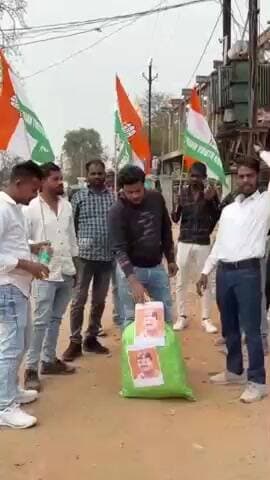 बड़वारा: बड़वारा में युवक कांग्रेस ने मंत्री कैलाश विजयवर्गीय का पुतला फूंका
