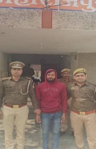 नरवल: महाराजपुर थाना क्षेत्र के अंतर्गत गैंगस्टर एक्ट में वांछित अभियुक्त को पुलिस ने किया गिरफ्तार