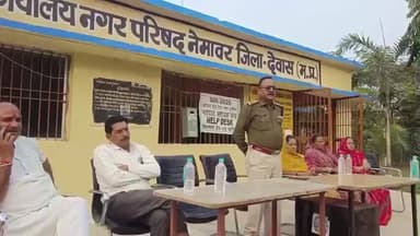 खातेगांव: खातेगांव के नेमावर में आगामी त्योहारों को लेकर शांति समिति की बैठक संपन्न