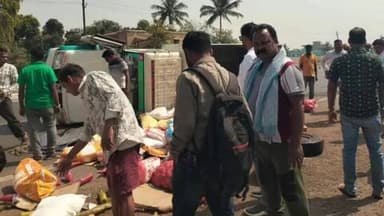 କୋରେଇ: ବ୍ରାହ୍ମଣୀଦେବି ତାରିଣୀ ଛକରେ ଭାରସାମ୍ୟ ହରାଇ ଓଲଟିଲା ପିକପ୍ ଗାଡି,ଅଳ୍ପକେ ଦୁର୍ଘଟଣାରୁ ବର୍ତ୍ତିଲେ ଚାଳକ l