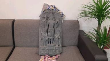 মেমারি ১: পুকুর থেকে বহু প্রাচীন মূর্তি উদ্ধার মেমারিতে