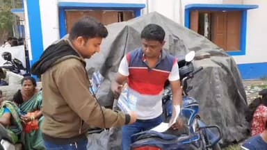 তেহট্ট ১: তেহট্ট ১ বিডিও অফিস প্রাঙ্গনে বাংলার বাড়ির প্রচার চলছে , সেই দৃশ্য ধরা পড়লো আমাদের ক্যামেরায়