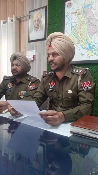 SHO SIMERANJIT SINGH PRESS CONFERENCE
इंदिरा नगर के 3 युवक 120 ग्राम नशीले पाउडर तथा गैर कानूनी PISTOL सहित गिरफ्तार