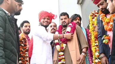 तरबगंज: पूर्व BJP सांसद बृजभूषण शरण सिंह ने निज निवास विश्नोहरपुर में जनतादर्शन के दौरान जनता की समस्याओं पर की सुनवाई